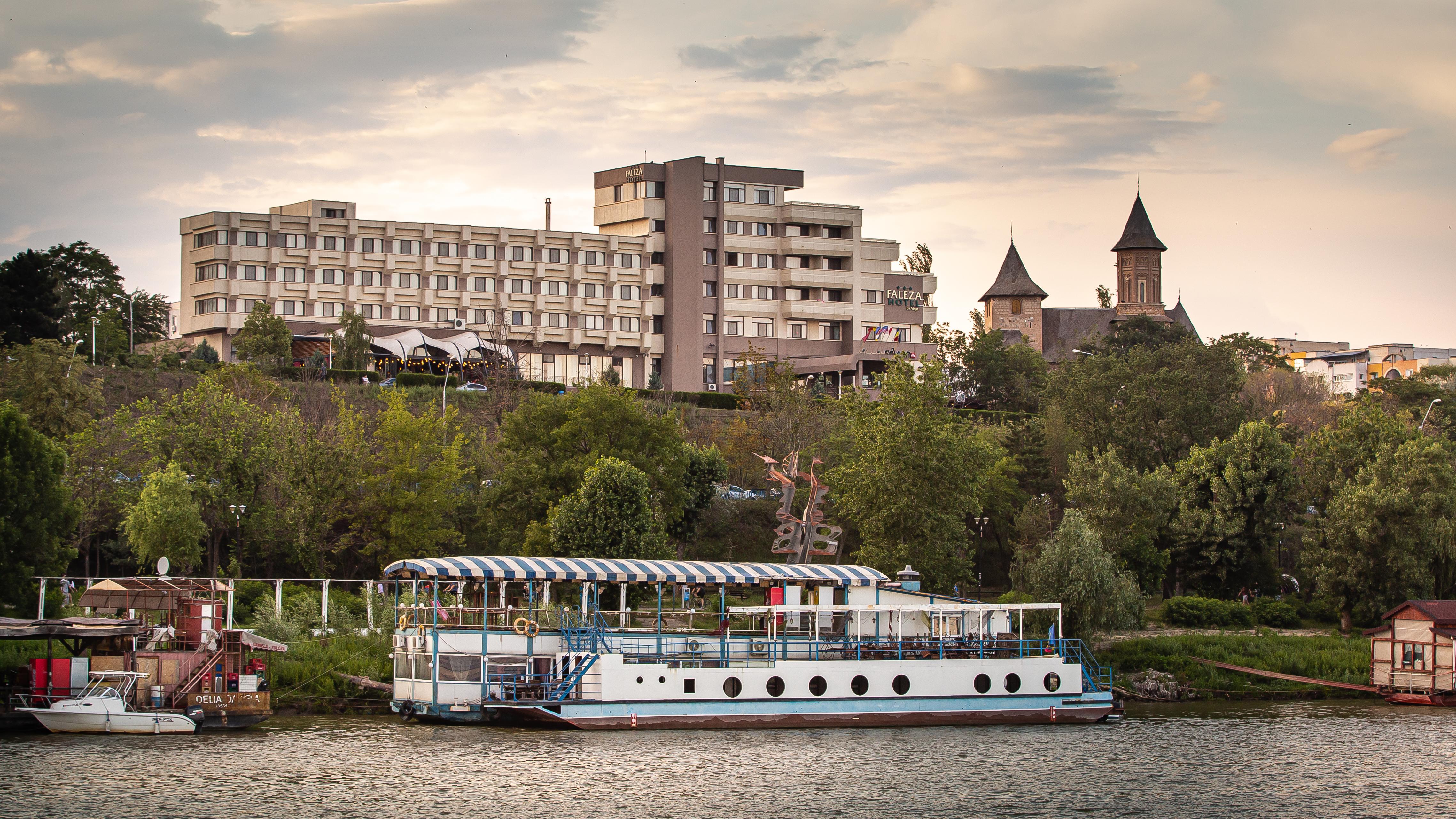 Faleza Hotel By Vega Galaţi エクステリア 写真