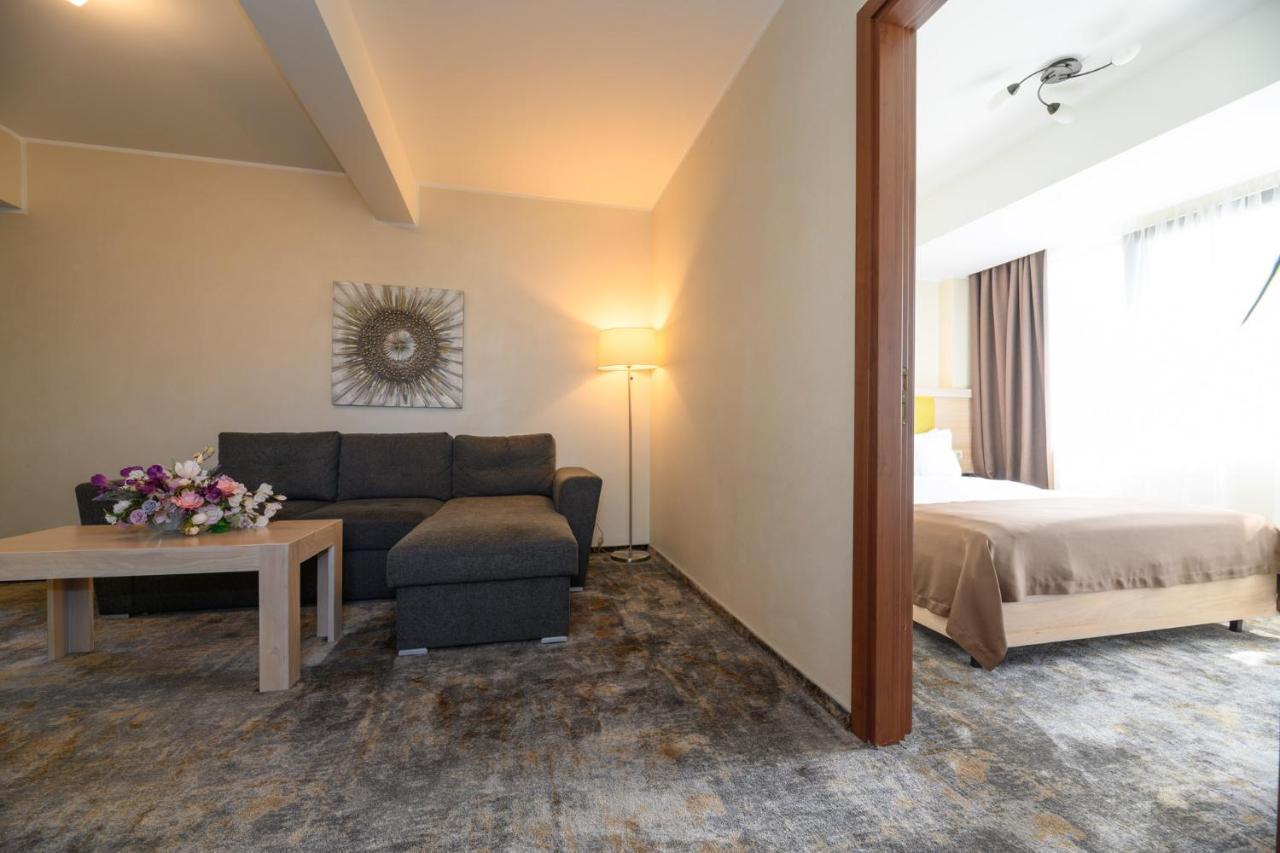 Faleza Hotel By Vega Galaţi エクステリア 写真